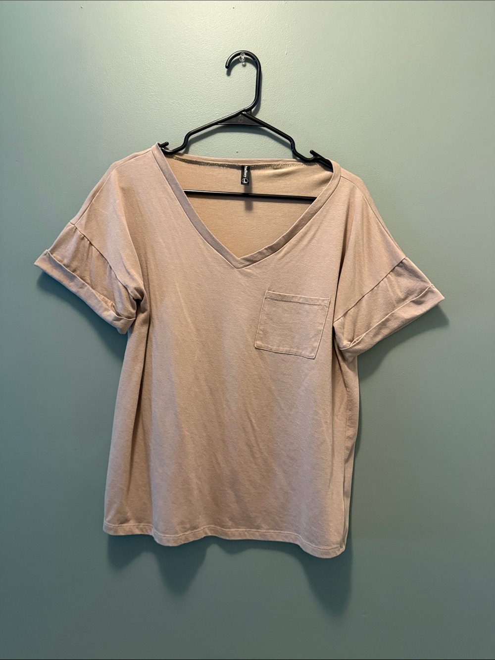 Relaxed V-Neck Pocket Tee in Taupe
